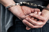 В Ташкенте задержали валютчика при продаже $27 тыс.