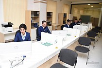 Мирзиёев Мирзачўл туманидаги Давлат хизматлари марказига ташриф буюрди  