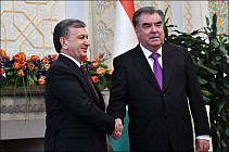Рахмон пригласил Мирзиеева посетить Таджикистан в удобное время