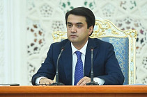 Сын президента Таджикистана Рустам Эмомали избран спикером сената