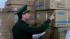 Гражданам Таджикистана и Узбекистана можно перемещать через границу беспошлинно до 50 кг груза