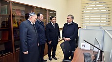 Мирзиеев осмотрел центр при мавзолее Имама Бухари и Научную школу хадиса в Самарканде