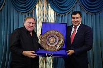 Жерар Депардье назначен послом туризма Узбекистана во Франции