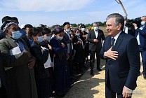 Президент встретился с жителями Мирзаабадского района