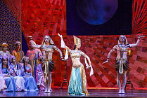 Звезды балета выступают на фестивале в Ташкенте