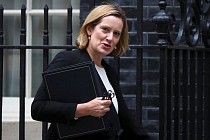 Глава МВД Британии подала в отставку из-за скандала с мигрантами