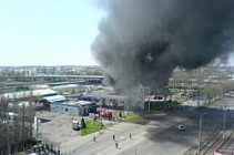 В городе Янгиер Сырдарьинской области сгорела СТО и автомобилями «Лада-Ларгус» и «Эпика»