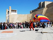 Деярли 100 ҳарбийлар учун Бухоронинг тарихий обидаларига экскурсия уюштирилди