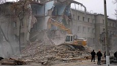 Ўзбекистонда икки вилоят ҳокими биноларни ноқонуний бузганлик учун аҳолида узр сўради