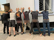 Публикация снимков таджикистанцев, задержанных в Москве, вызвала возмущение в соцсетях