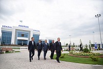 Шавкат Мирзиёев Ангрен темирйўл вокзалига ташриф буюрди