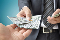 Начальника отдела хокимията Бухары задержали за взятку в $500