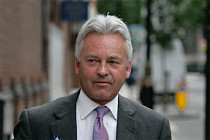 Мирзиеев по пути в Вашингтон встретился с высокопоставленным британским чиновником