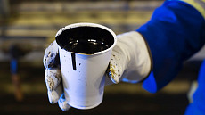 Цены на нефть на мировых биржах незначительно повысились