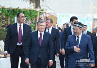 Президент Узбекистана встретил Навруз в столичном Узэкспоцентре