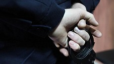 Два сотрудника ГУВД Ташкента пострадали при задержании группы лиц из 10 человек