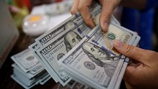 В Ташкенте при попытке обменять доллары на сумы задержаны трое мужчин