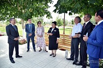 Ўзбекистон президенти Эркин Воҳидов шеърларига қўшиқлар яратишни таклиф қилди