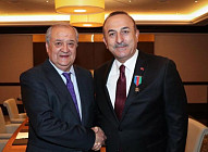 Камилов встретился с турецким коллегой на полях Тюркского совета
