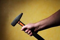 В Ташкентской области в ходе скандала сын ударил отца молотком