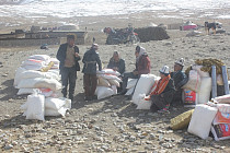 Бишкек оказал гуманитарную помощь этническим кыргызам Афганистана 