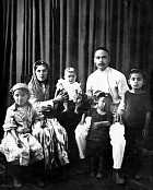 В Интернете опубликовано редкое фото родителей первого президента Узбекистана