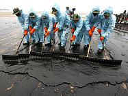 Китай разработает технологию устранения разливов нефти в океане