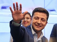 Мирзиеев поздравил Зеленского с победой на выборах президента Украины