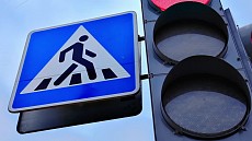 Ўзбекистонда пиёдалар ўтиш жойида кекса кишини ўтказиб юбормаган 15 ҳайдовчи жаримага тортилди  