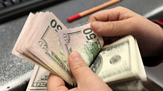 Курс доллара вырос, а курс евро и российского рубля снизился в Узбекистане