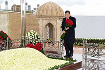 Шавкат Мирзиёев Ислом Каримовни хотирлади