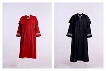 Сенаторлар судьялар учун мантия намуналарини тасдиқладилар