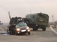 Қаршида ҳарбий юк машинаси билан бўлган тўқнашувда уч киши ҳалок бўлди ва бир киши жабрланди  
