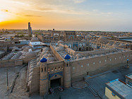 Мирзиеев и Бердымухамедов осмотрели исторические памятники Хивы