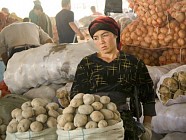 Ўзбекистонда эн кам иш ҳақига 2015 йилдагига кўра 19 кг оз картошка сотиб олиш мумкин