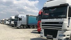 Узбекистан не пропускает в страну кыргызский цемент; на КПП «Достук» скопилось более ста фур