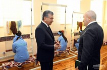 Президент ознакомился с деятельностью шелкопрядильного предприятия