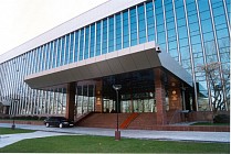 Жаҳон иқтисодиёти ва дипломатия университети ва МОКФ ҳамкорлик ҳақида келишиб олдилар 