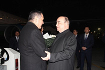 В Душанбе с рабочим визитом находится спикер парламента Узбекистана