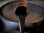 Цены на нефть незначительно повысились на ведущих мировых биржах