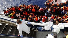 Италия отказалась принять корабль Aquarius с 629 мигрантами