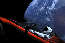SpaceX запустила ракету с автомобилем Tesla Roadster в космос