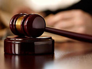 Президент Узбекистана подписал закон о предельном возрасте судей