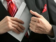 Ежегодный объем взяток в мире в ООН оценили в $1 трлн