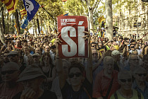 22 человека задержаны за незаконное финансирование референдума в Каталонии