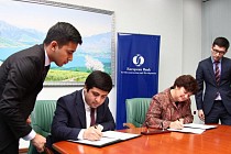 “Ипак Йўли” ўзбек банки ЕТТБ билан $20 млнлик заём битими имзолади 