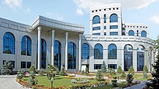 Отобравших телефон у блогера сотрудников уволили – глава ГНК