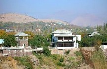 Ўзбекистон президенти Янгийўл шаҳридаги “Файзли” маҳалла фуқаролар йиғини ва касалхонага ташриф буюрди