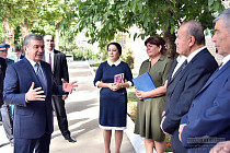 Мирзиеев посетил две махалли в Ташкенте