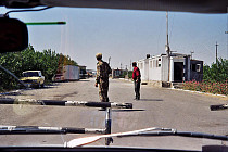 На таджикско-узбекской границе сегодня начнут функционировать десять ранее закрытых КПП